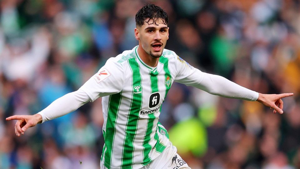 USMNT's Johnny Cardoso Reacts to Transfer Talk Amidst 15 Appearances for Real Betis-thumbnail