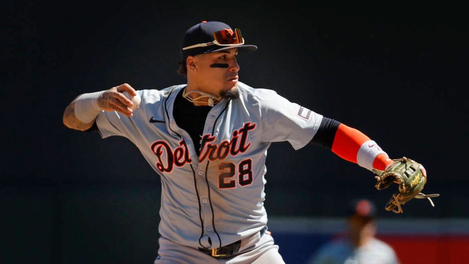 Detroit Tigers owner criticized for keeping Javier Baez despite poor performance-thumbnail