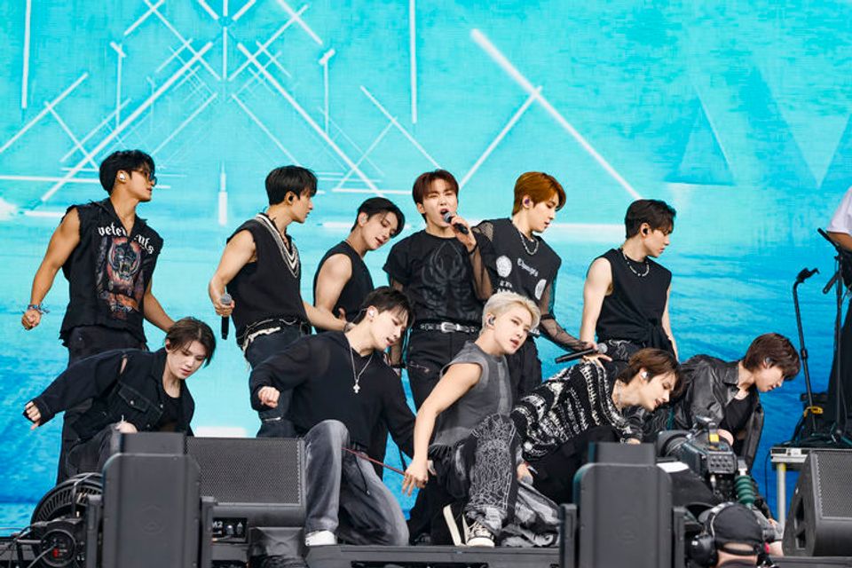 Seventeen to kick off world tour in October-thumbnail