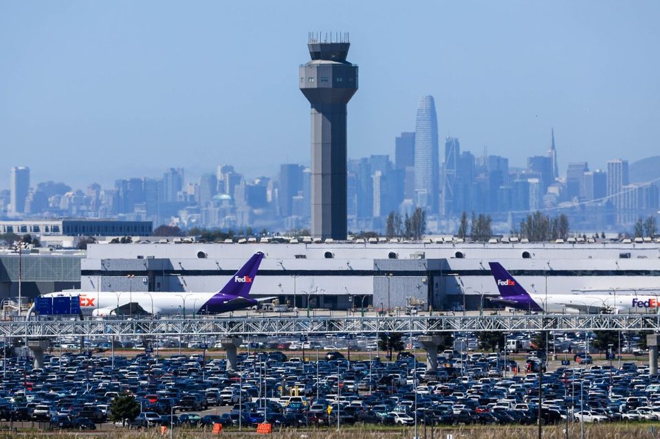 Amazon warehouse workers charged with burglarizing cars at Oakland airport-thumbnail