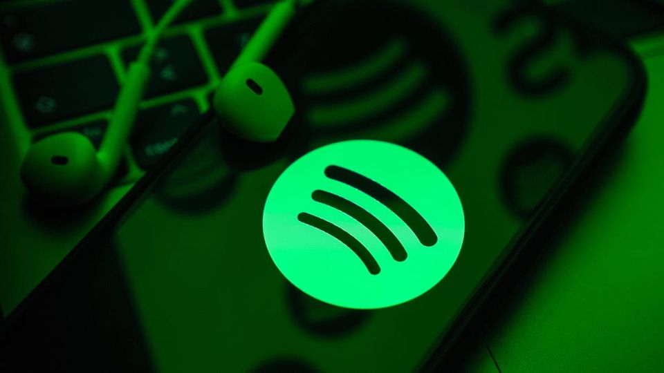 Spotify and Google launch AI podcast for Wrapped results-thumbnail