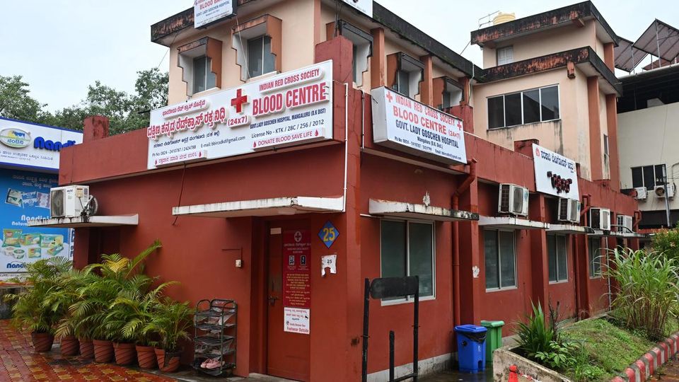 Blood banks in Mangaluru urge for more donors amid rise in dengue cases-thumbnail