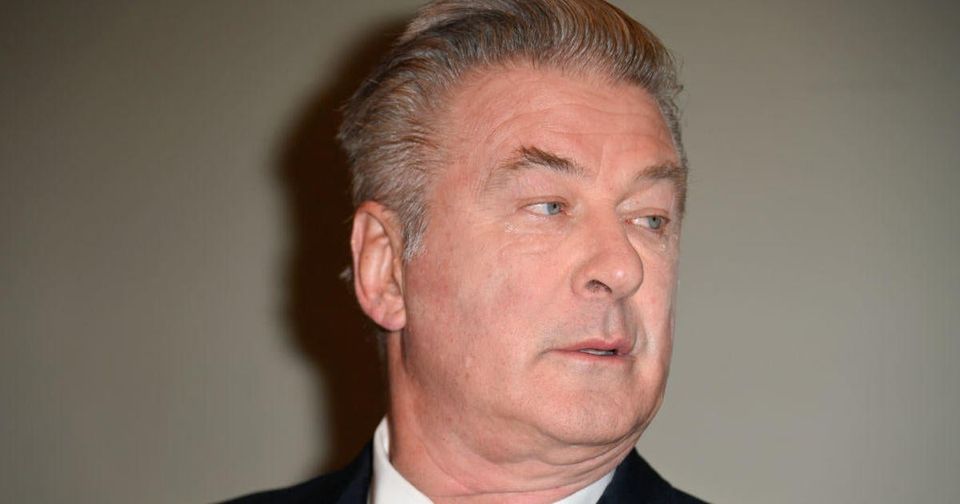 Alec Baldwin files lawsuit for malicious prosecution in 'Rust' shooting-thumbnail