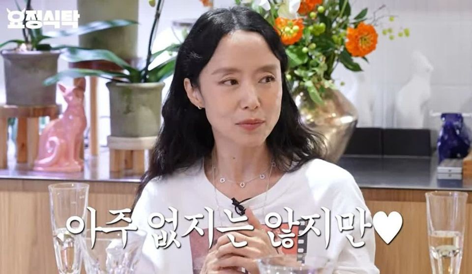 Jeon Do-yeon talks about her junior colleagues on 'Elf Table'-thumbnail