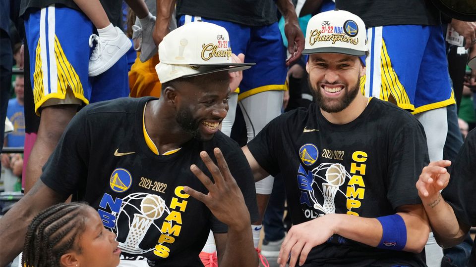 Warriors Coach Hints at Draymond Green's Availability in Trade Talks-thumbnail