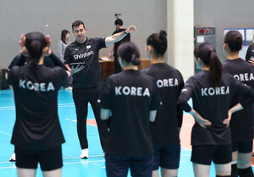 Will the replacement of the coach bring a change to the Korean women's volleyball team's 27-game losing streak in VNL?-thumbnail