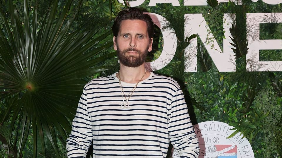 Scott Disick sets up rooftop cinema for his kids-thumbnail