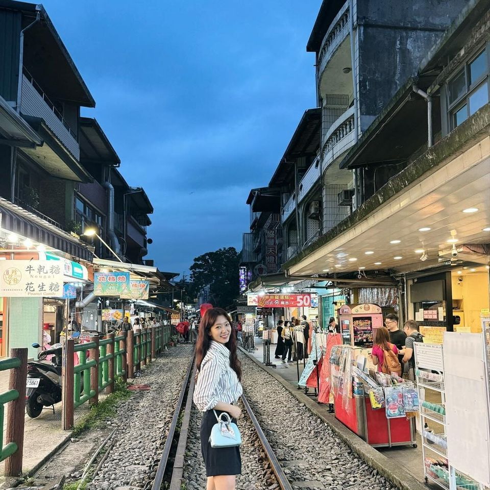 Park Shin-hye shares brother's photography skills-thumbnail