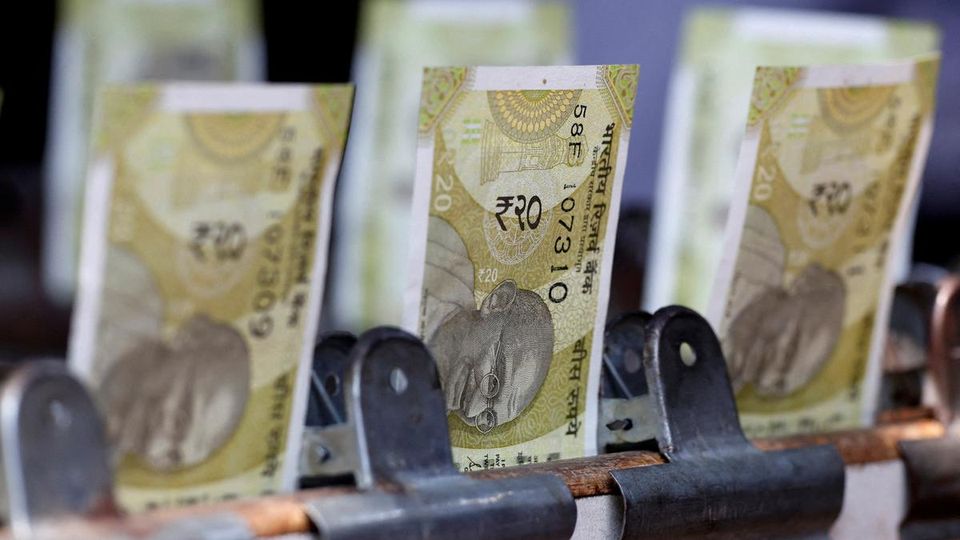 Rupee hits all-time low against US dollar amid global market sell-off-thumbnail