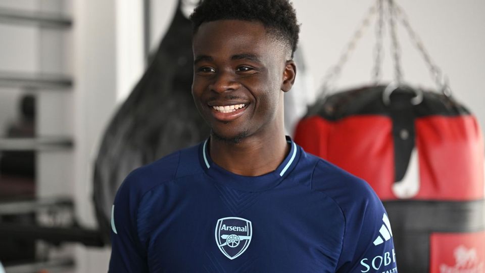 Bukayo Saka returns to light training for Arsenal in Dubai-thumbnail