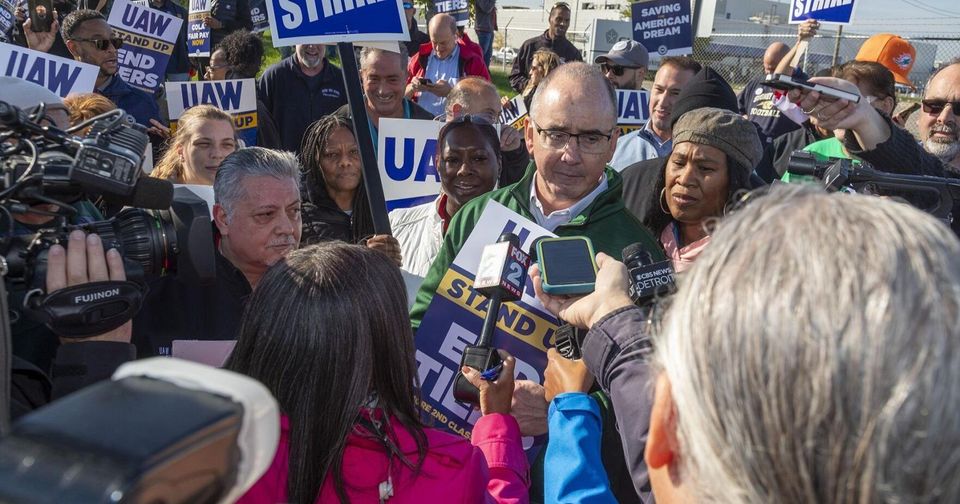 Stellantis and UAW reach tentative contract agreement-thumbnail