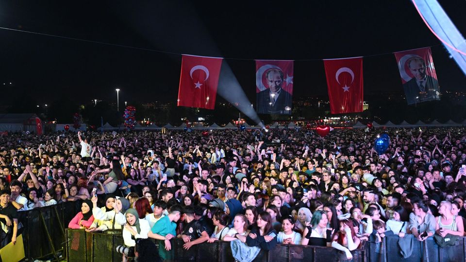 Bursa Youth Festival kicks off with full activities-thumbnail