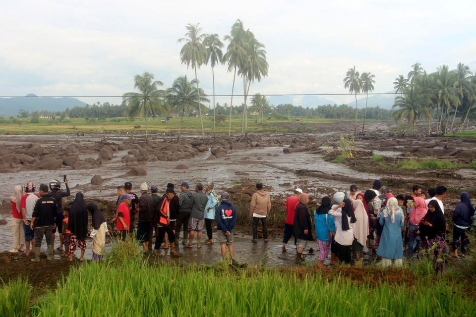 Flash floods and cold lava flow cause deaths in Sumatra-thumbnail