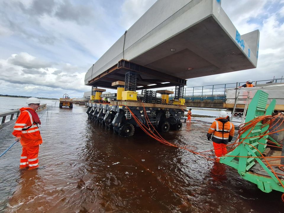 PHL Hydraulics UK invests in Enerpac Cube Jack technology for new civil engineering opportunities-thumbnail