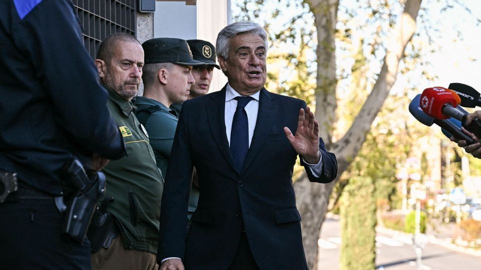 Spain corruption probe expands to include successor of former football federation president-thumbnail