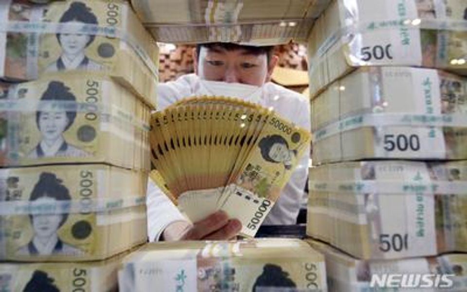 Korean money supply falls for first time in 9 years-thumbnail