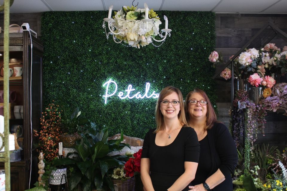 Mother-daughter duo runs Petals to Go flower shop in New Braunfels-thumbnail