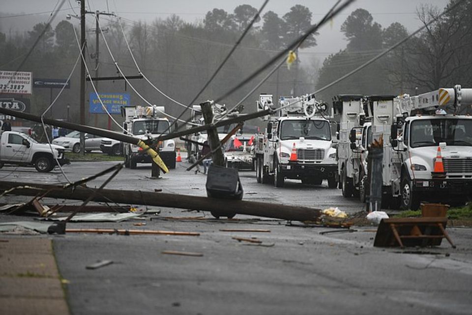 EF-2 tornado hits Hot Springs Village, Arkansas-thumbnail