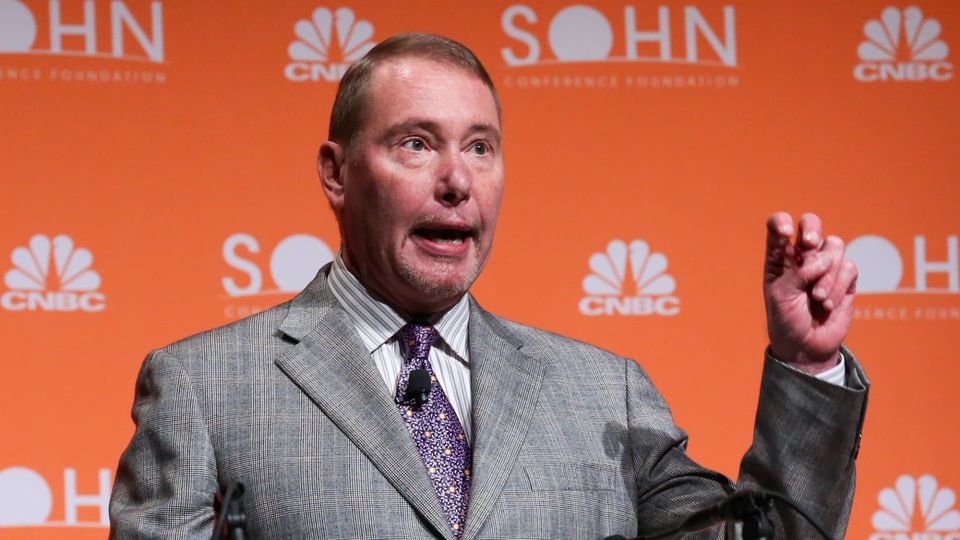 Jeffrey Gundlach predicts one rate cut this year as Fed fights inflation-thumbnail