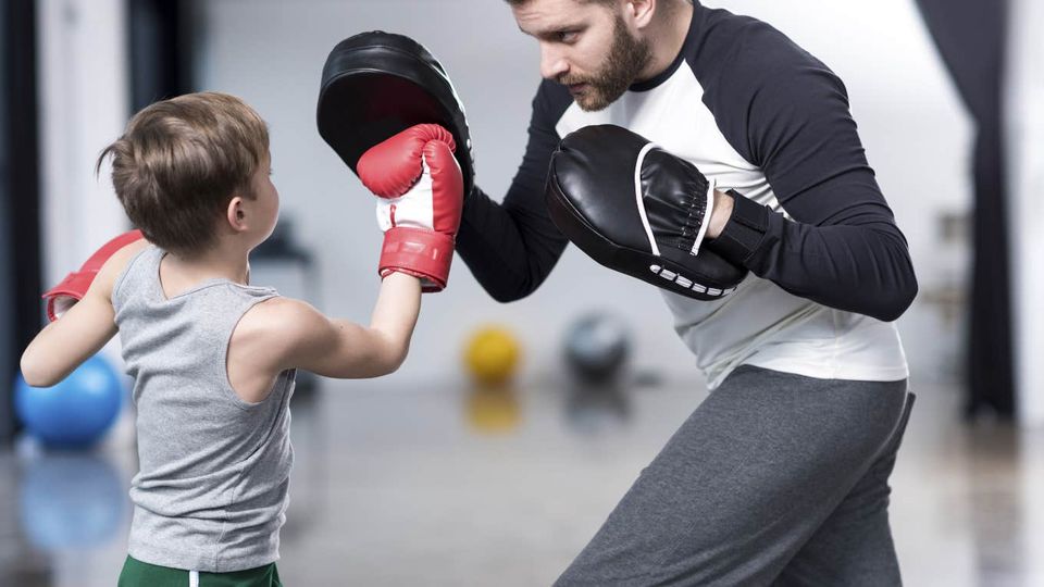 Boxing instructor's free childcare offer abused by mom-thumbnail