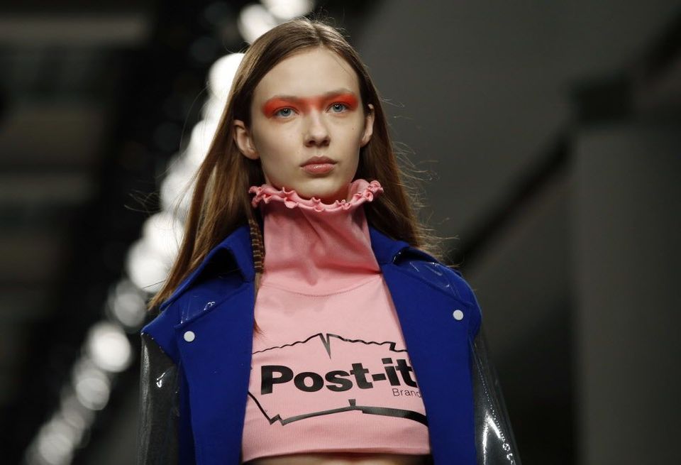 3M Post-it Notes Inspire Fashion on the Runway-thumbnail