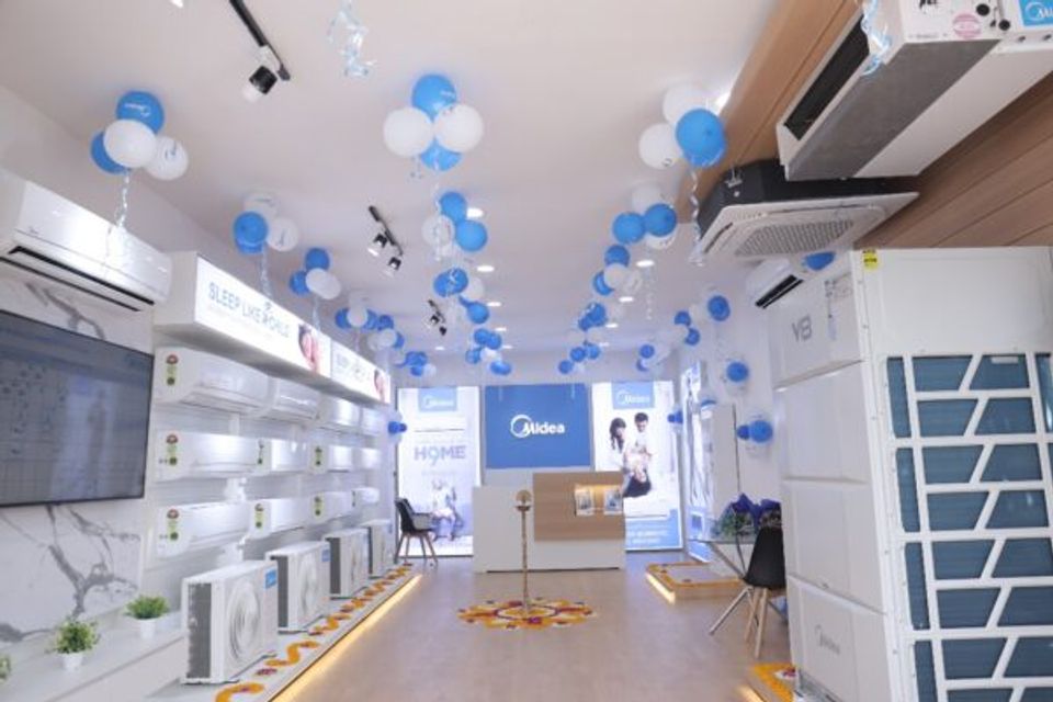 Carrier Midea India opens first Cooling Solutions ProShop in Gurugram-thumbnail