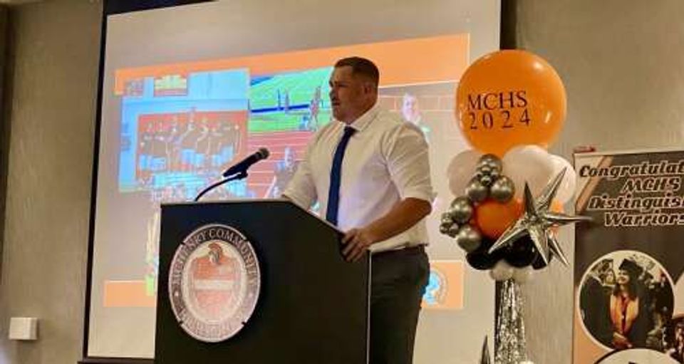 NFL player Andrew Rupcich shares message of resilience with McHenry Community High School graduates-thumbnail