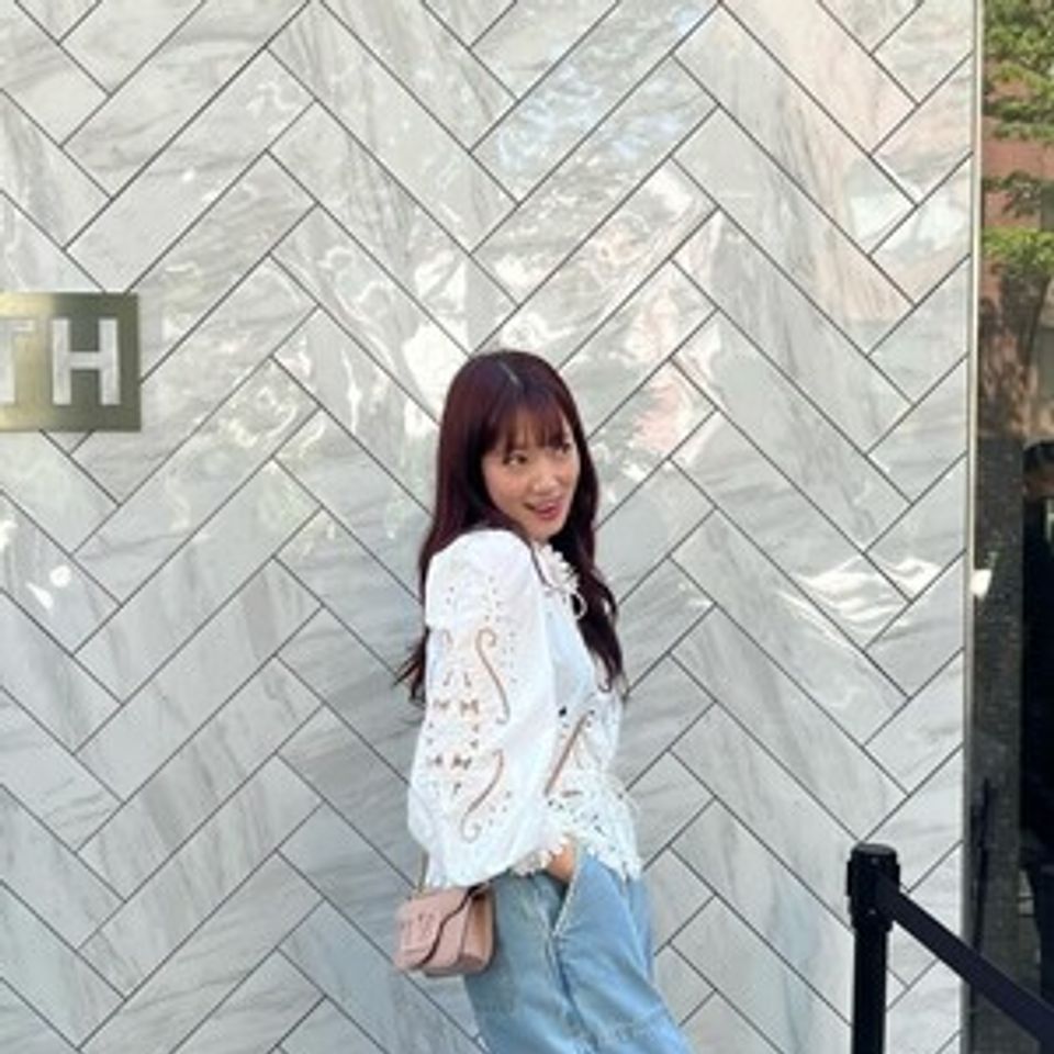 Park Shin-hye shows off cute charm and summer fashion-thumbnail