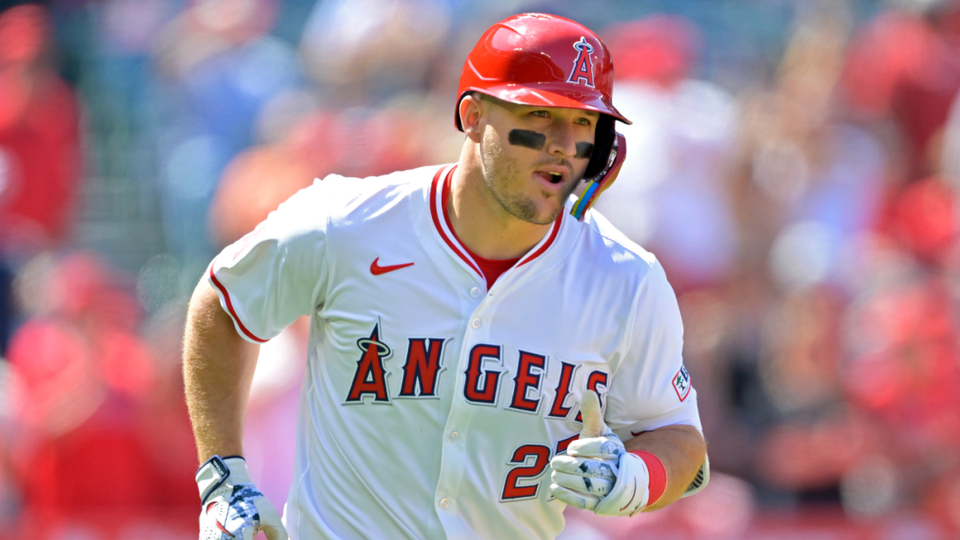 Mike Trout undergoes surgery for torn meniscus in left knee-thumbnail