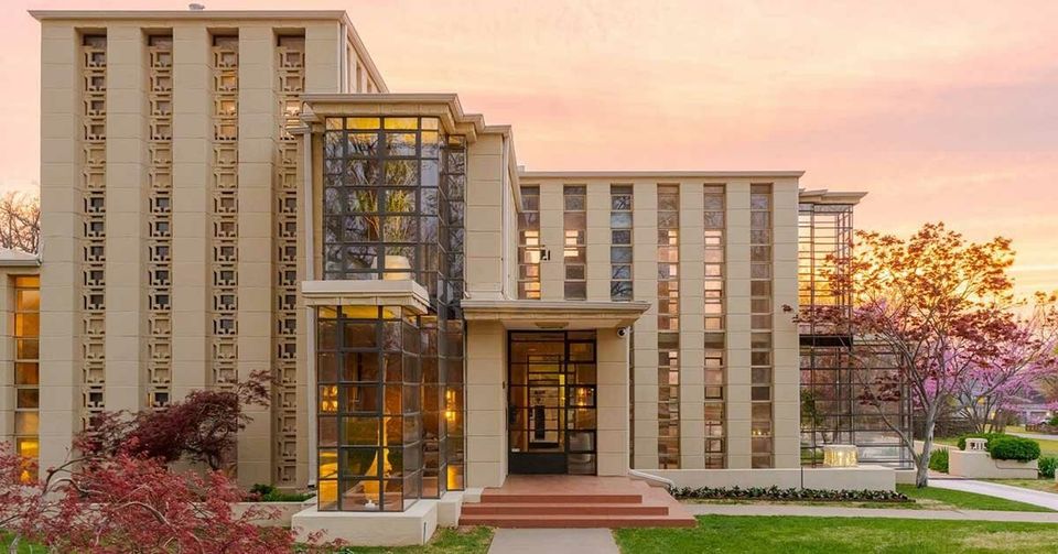 Frank Lloyd Wright's Westhope Mansion Listed for $4.5M-thumbnail