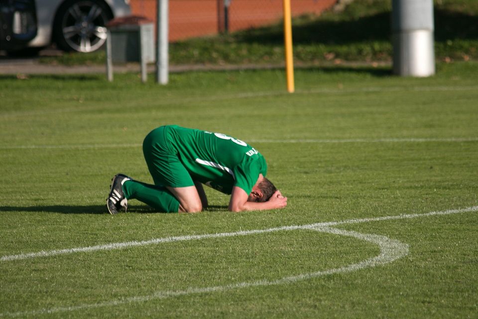 Playing contact sports linked to parkinsonism in CTE-thumbnail