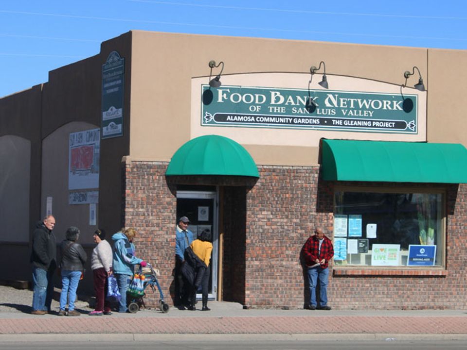 Natural Grocers donates funds to fight food insecurity in Colorado-thumbnail